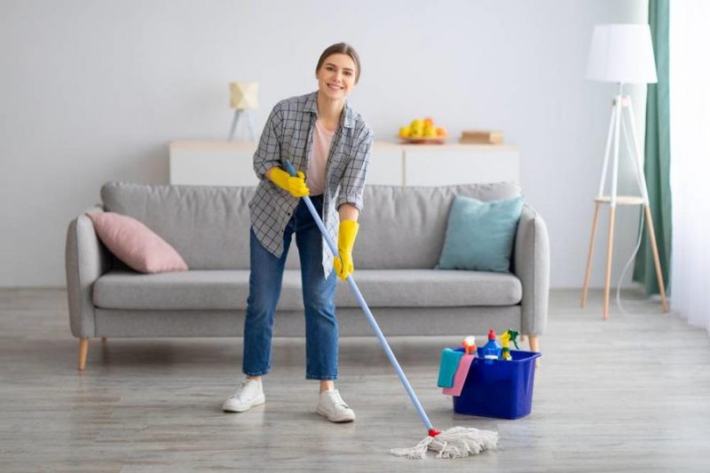 کارگر نظافت منزل