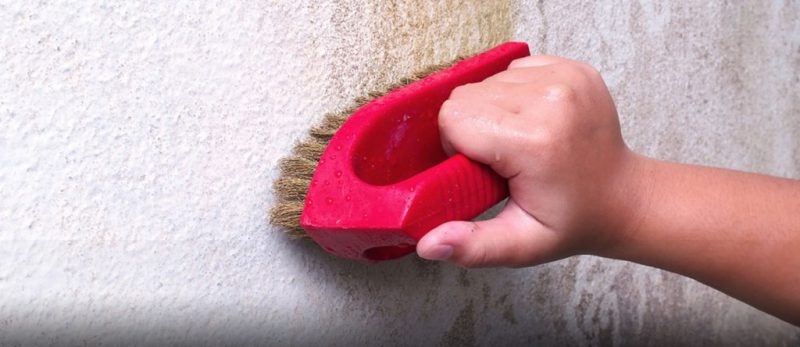 تمیز کردن دیوار گچی