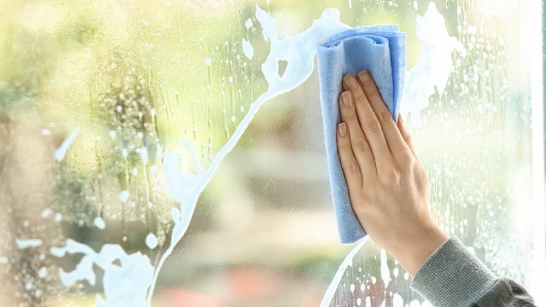 بهترین روش تمیز کردن شیشه پنجره